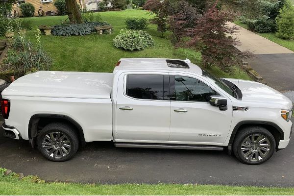 RealTruck UnderCover Elite LX One Piece Tonneau Cover